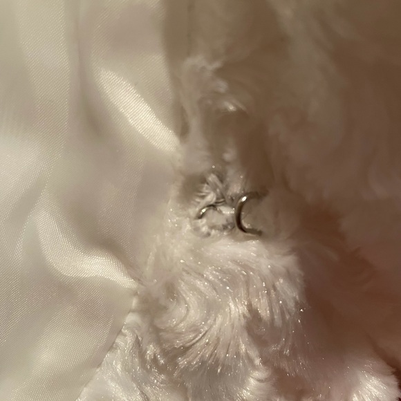 White fuzzy jacket - Picture 4 of 6